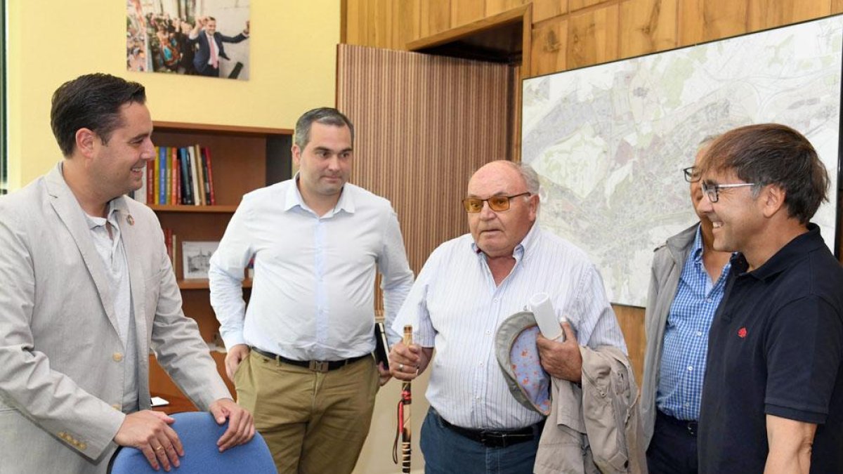 Daniel de La Rosa y Levi Moreno se reunieron con la Asociación Amigos del Camino de Santiago .-ICAL