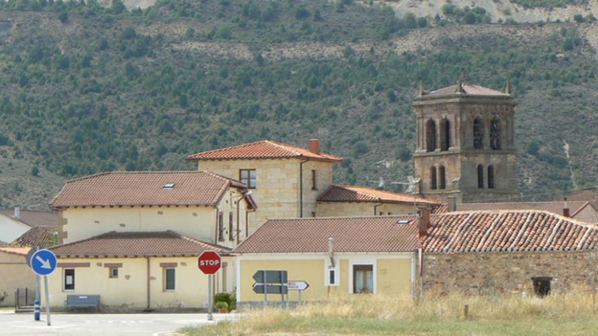 Imagen de la localidad con la iglesia de la Trinidad al fondo.-ECB