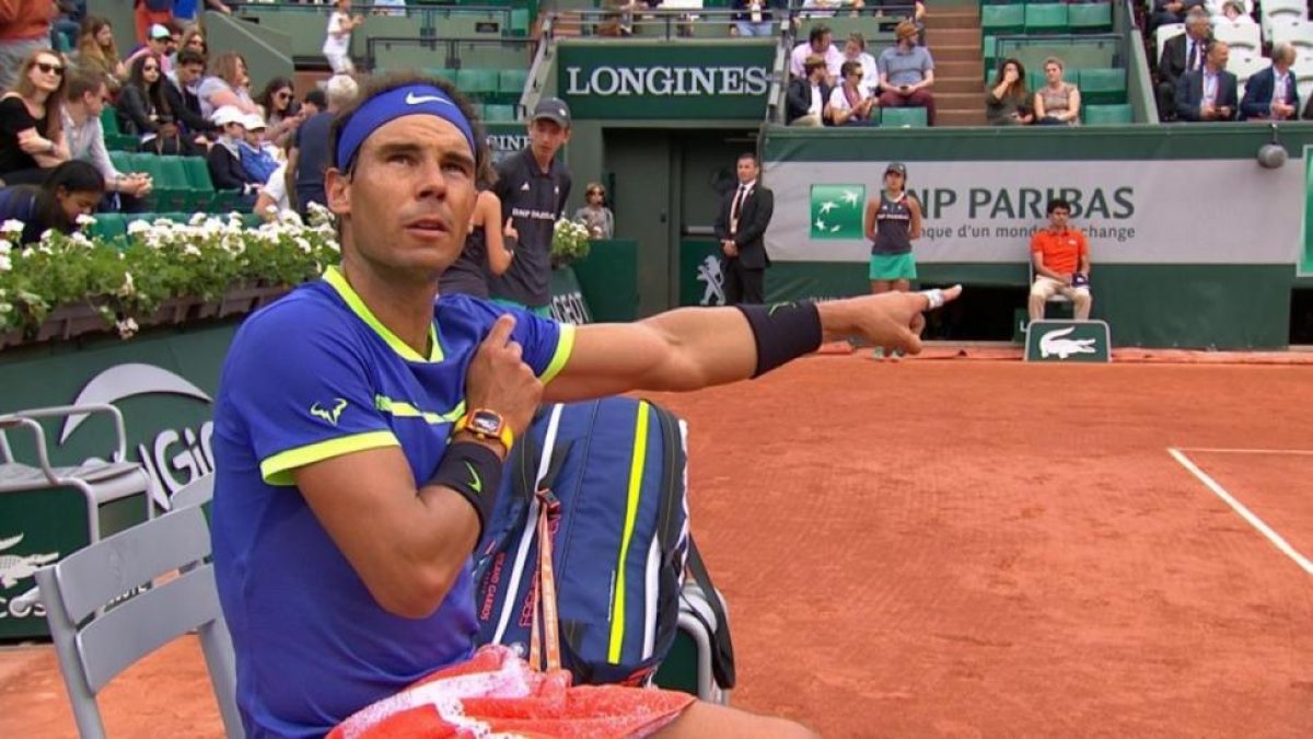 Nadal distute con el juez de silla Carlos Ramos durante su partido contra Bautista.-