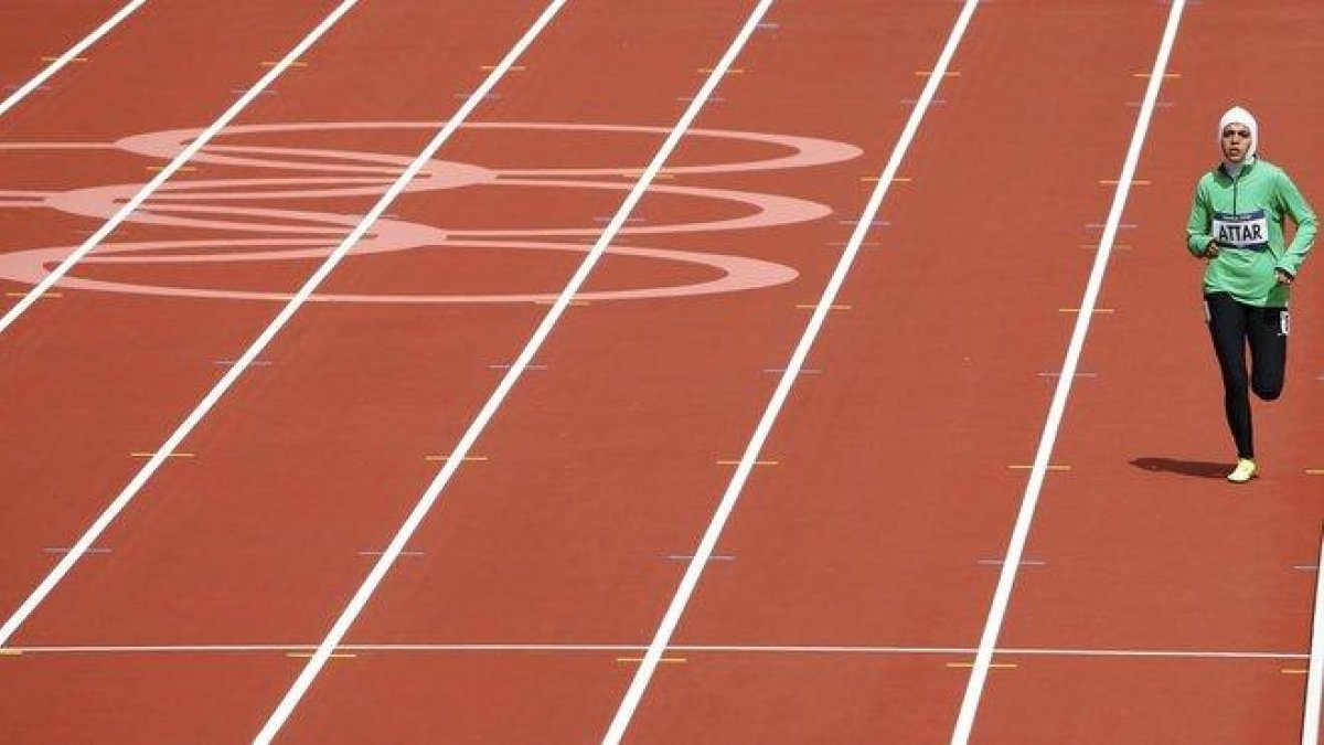 La atleta saudí Sarah Attar, en la prueba de 800 en los JJOO de Londres 2012.-