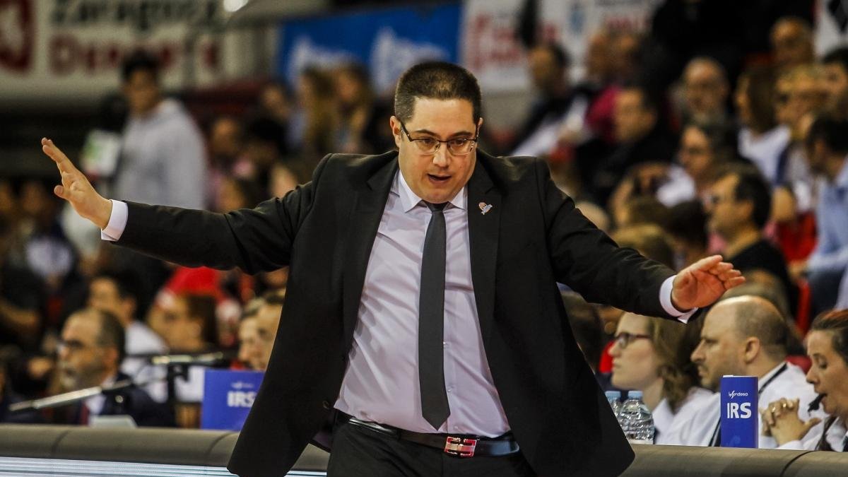 Epi muestra su incredulidad durante el partido del pasado miércoles en Zaragoza.-ACB PHOTO / E. CASAS