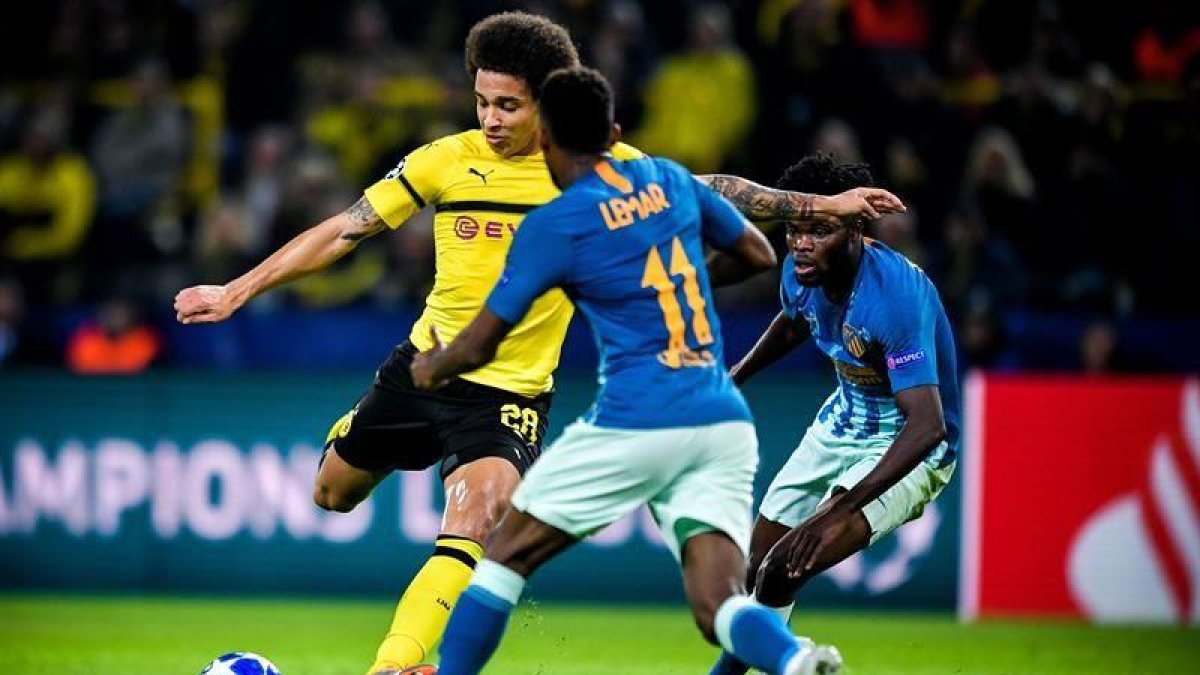 Axel Witsel controla un balón.-EFE