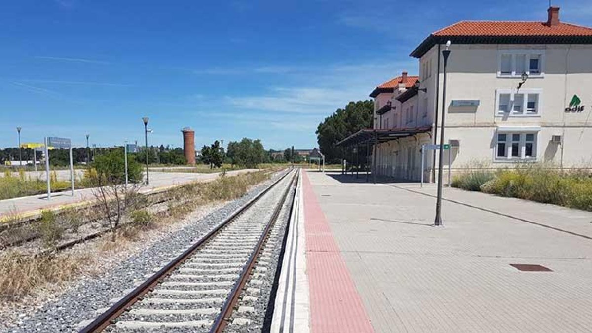 El tramo de la línea más cercano a Aranda está en mejores condiciones que el que discurre por la sierra.-L.V.