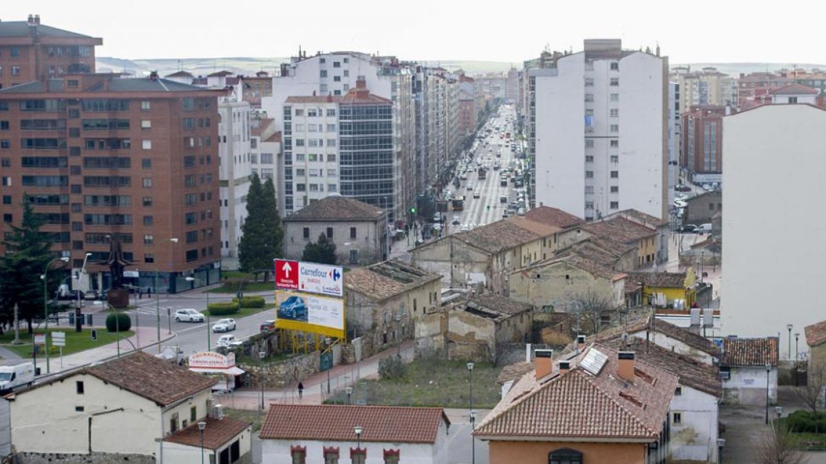 Imagen del pueblo antiguo de Gamonal donde predominan las construcciones de planta baja y primera.