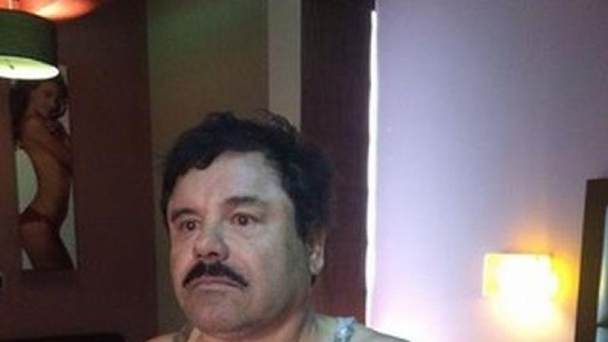 Primera imagen del narcotraficante Joaquin El Chapo Guzman hoy tras su captura.-EFE