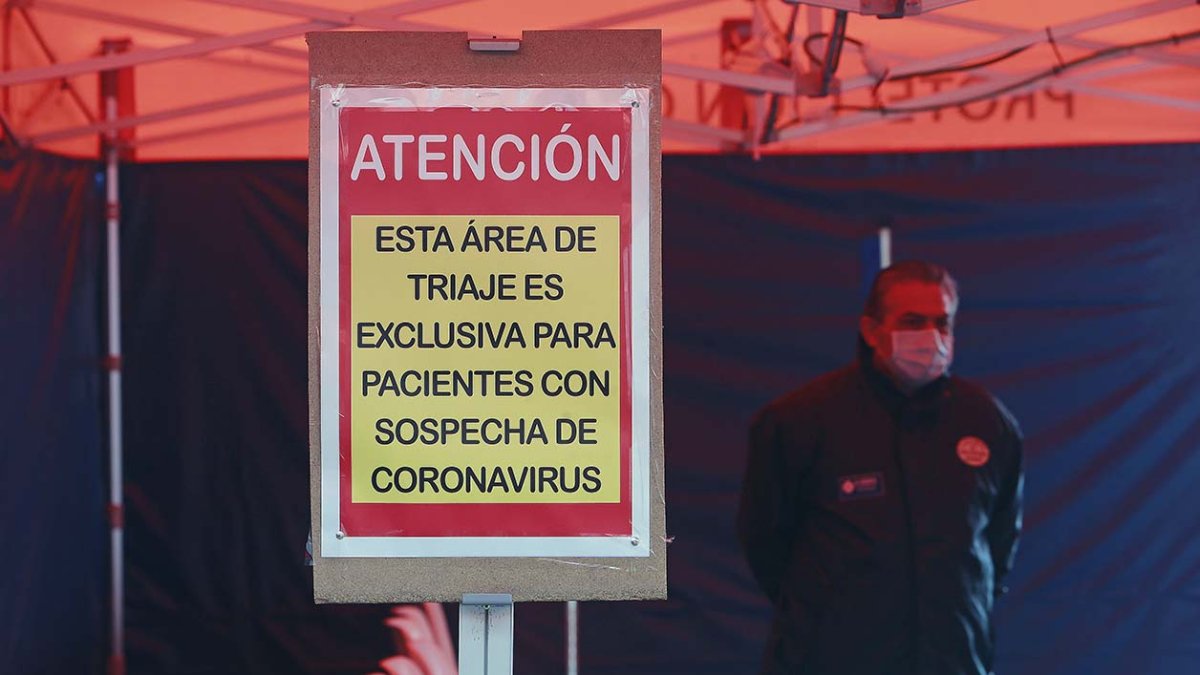 Imagen de la carpa de triaje del HUBU. RAÚL G. OCHOA