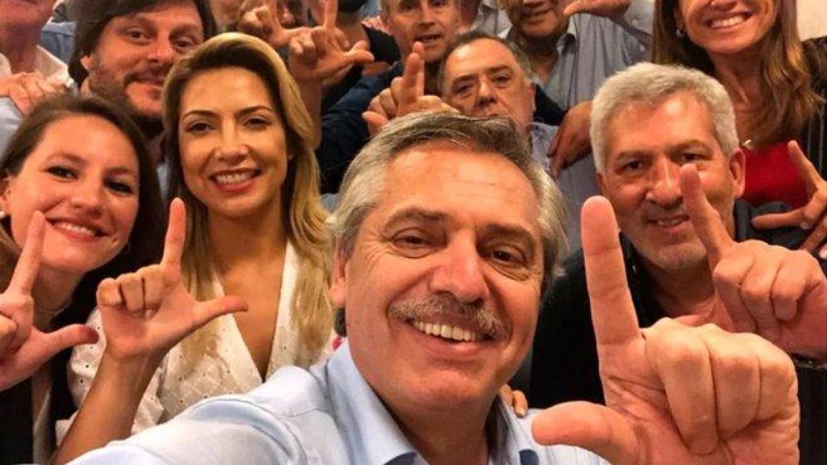 El selfie del virtual ganador y presidente de Argentina.-TWITTER