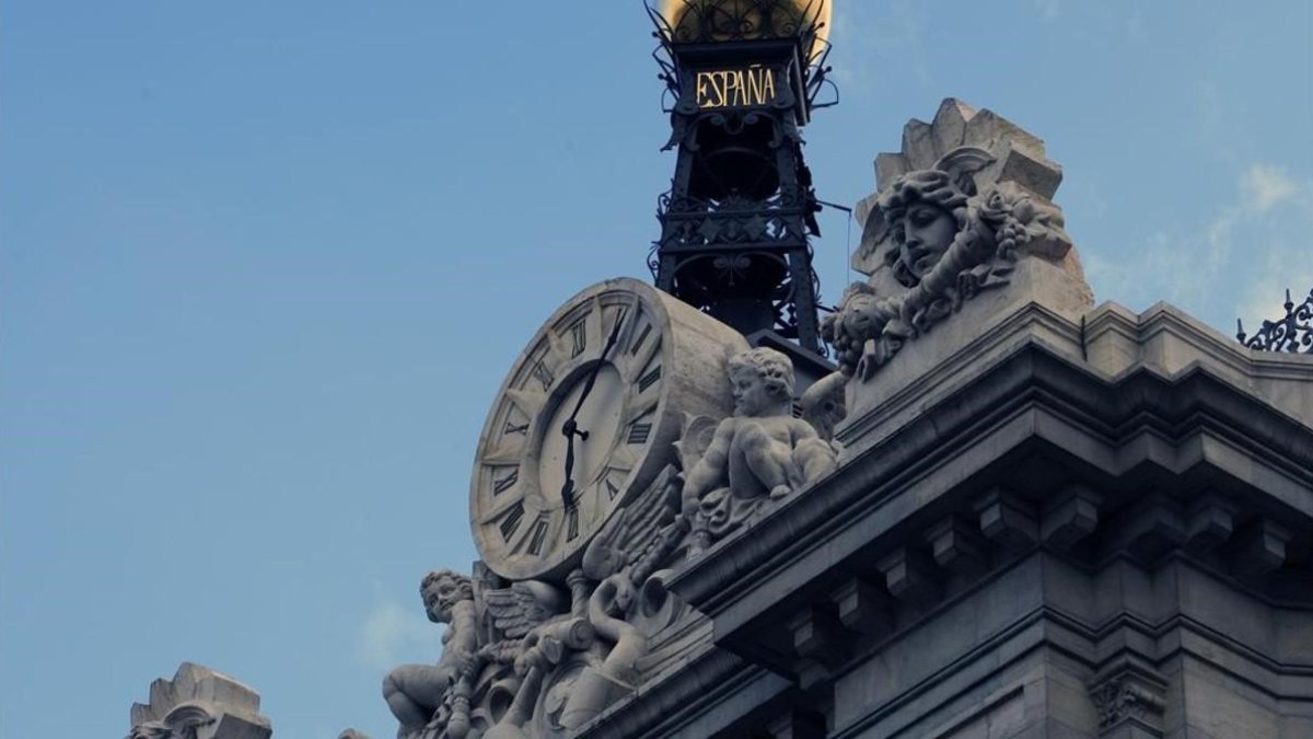 Detalle de la fachada del Banco de España en la Plaza de Cibeles, en Madrid.  /-AGUSTIN CATALAN