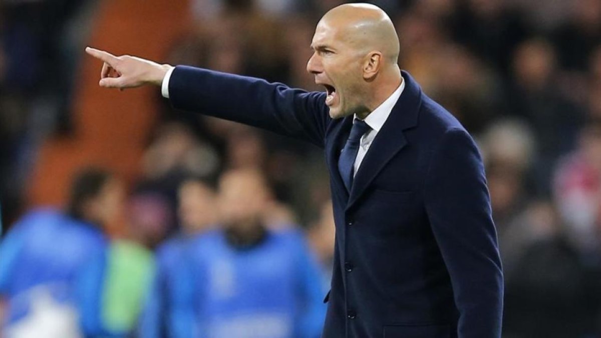 Zidane, durante el encuentro de Champions ante el Roma.-AFP / PAUL WHITE