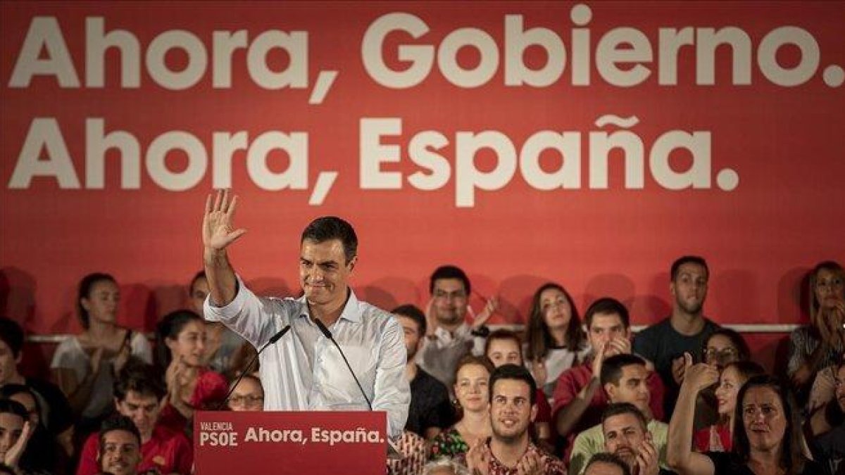 Pedro Sánchez, el pasado miércoles en un mitin en Valencia.-MIGUEL LORENZO