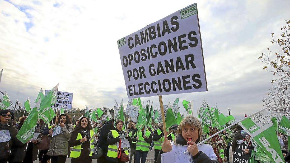 Protesta, en el año 2015, contra la anulación de las oposiciones de Enfermería.-ICAL