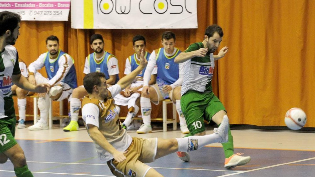 Fer fue el autor del 3-2 en el choque de ayer en el polideportivo Círculo frente al Zierbena-Israel L. Murillo