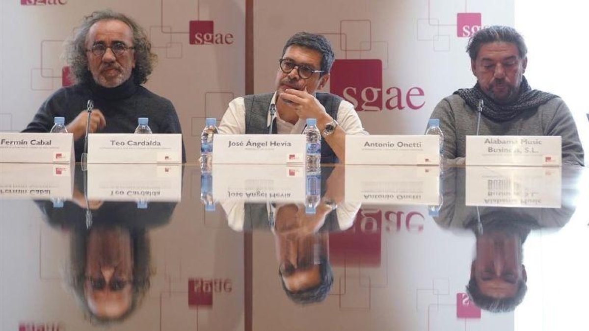 Teo Cardalda, José Ángel Hevia y Antonio Onetti, el pasado 18 de diciembre en la SGAE.-JOSÉ LUIS ROCA