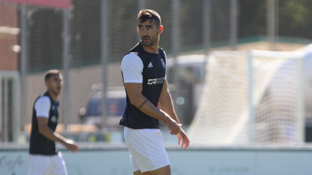 Undabarrena, durante un entrenamiento en la Ciudad Deportiva de Castañares. BURGOS CF