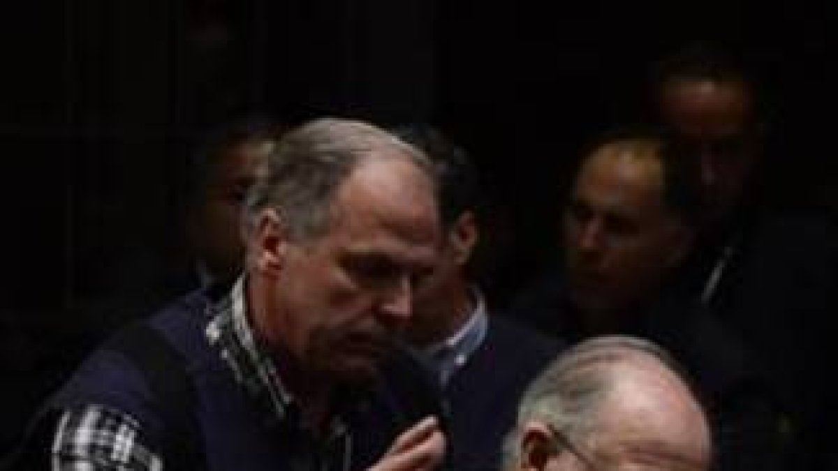 Rodrigo Rato, detenido, sale de su domicilio, el pasado 16 de abril.-JUAN MANUEL PRATS