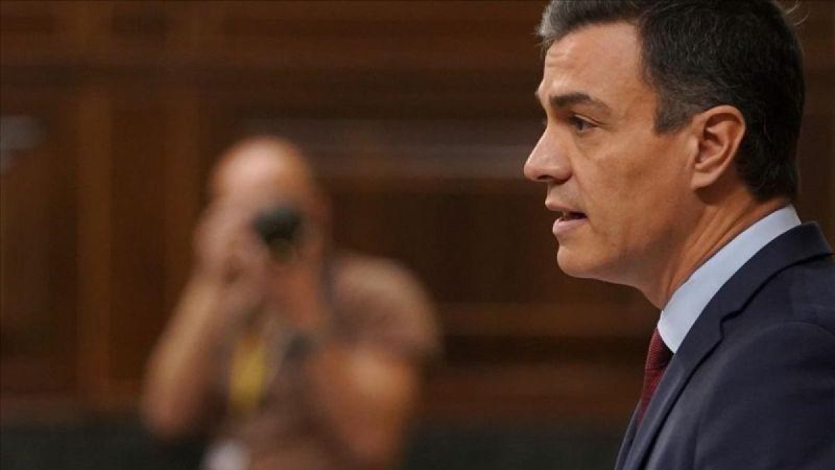 Pedro Sánchez en el pleno del Congreso.-JOSÉ LUIS ROCA
