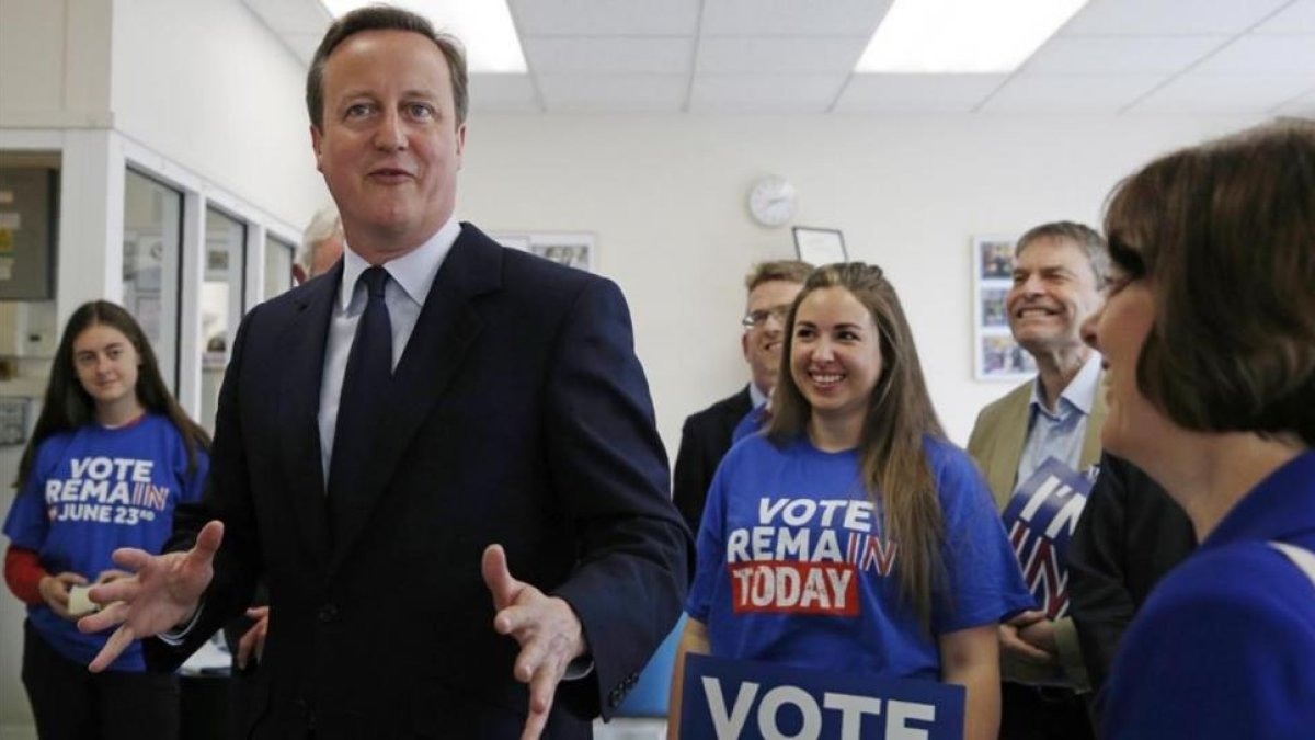 El primer ministro británico, David Cameron, en un acto de campaña en defensa del 'Remain'.-AP / ADRIAN DENNIS