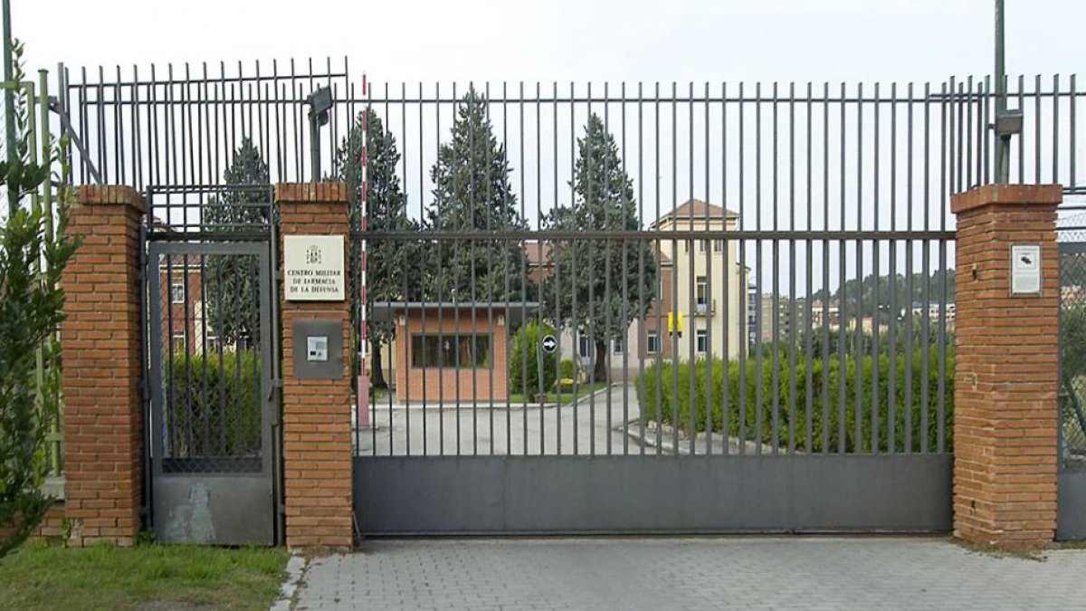 El punto de control de acceso de la Farmacia Militar en el paso de Fuentecillas.-ISRAEL L. MURILLO