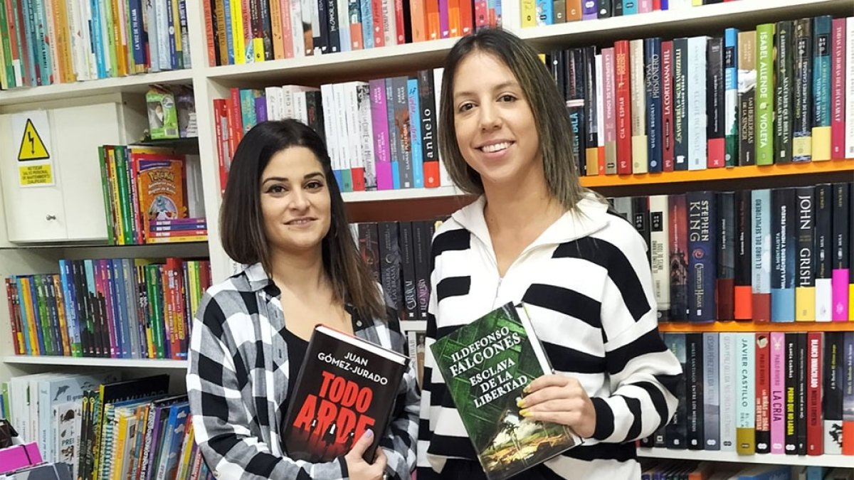 María (izquierda) y Lara, de la Librería Margof de Gamonal. DARÍO GONZALO