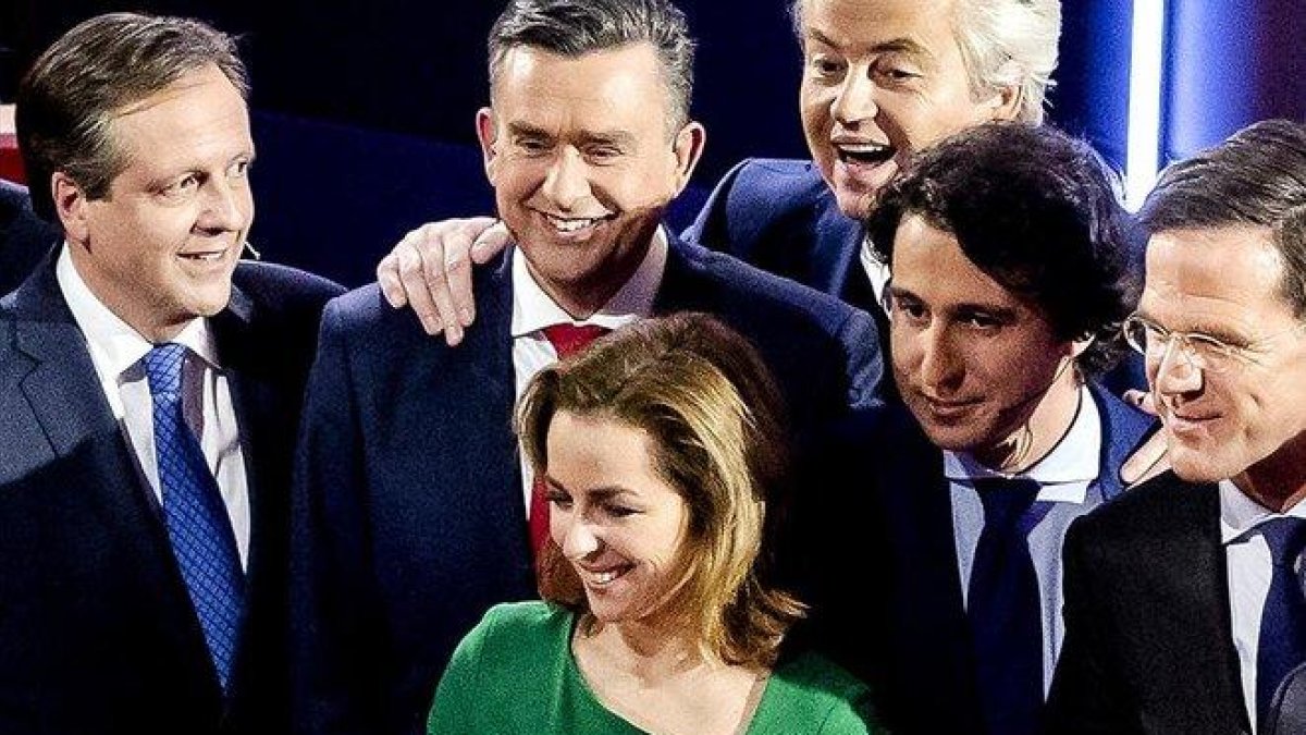 Marianne Thieme, en el centro, junto a otros candidatos a las elecciones holandesas del 2017.-AP