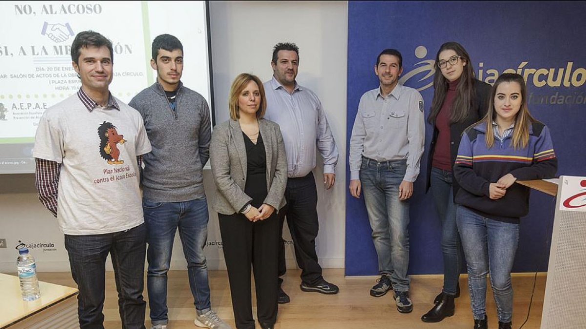 Participantes de la mesa redonda que se celebró en el salón Cajacírculo de Plaza España.-SANTI OTERO