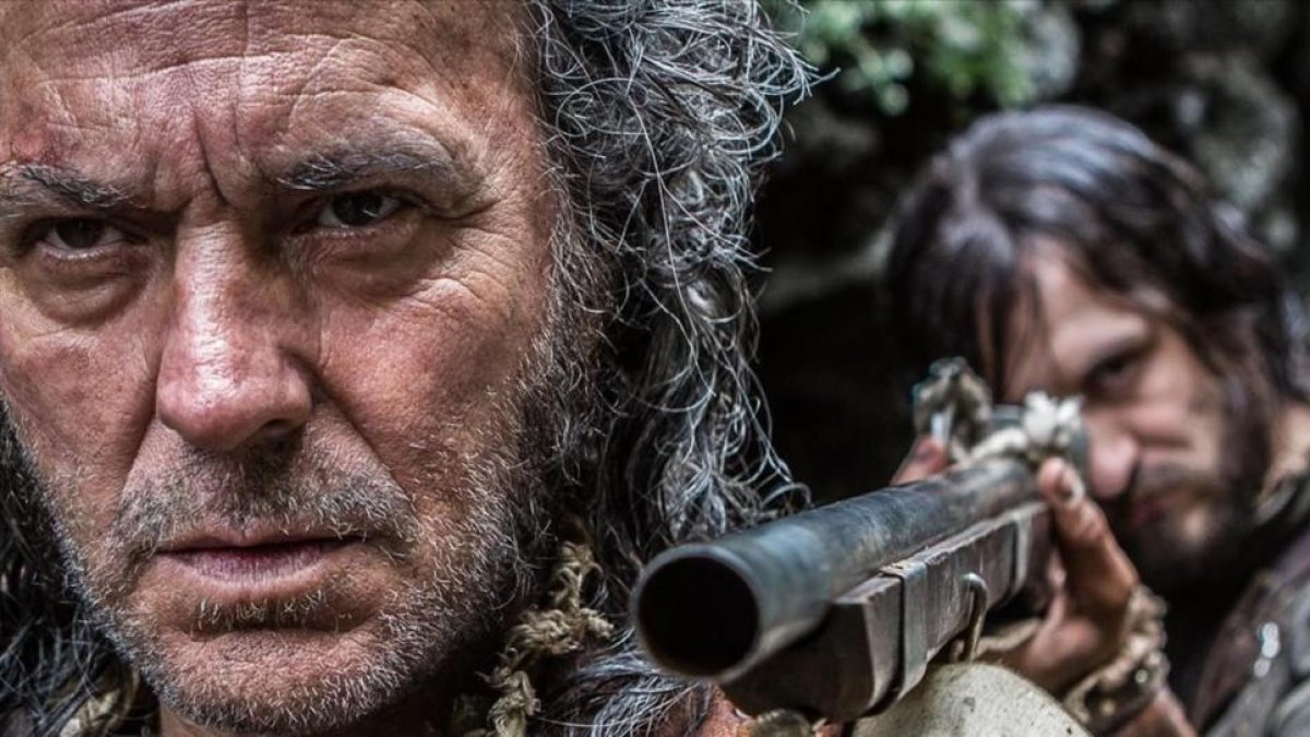 Jose Coronado y Raúl Arévalo, en un fotograma de 'Oro', regreso al cine del director Agustín Díaz Yanes.-