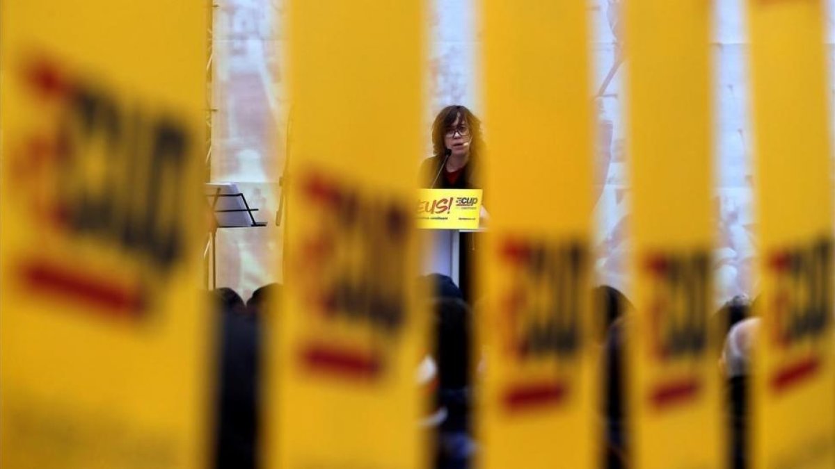 Eulàlia Reguant, en el mitin de la CUP de este sábado en Blanes.-ALBERTO ESTÉVEZ (EFE)