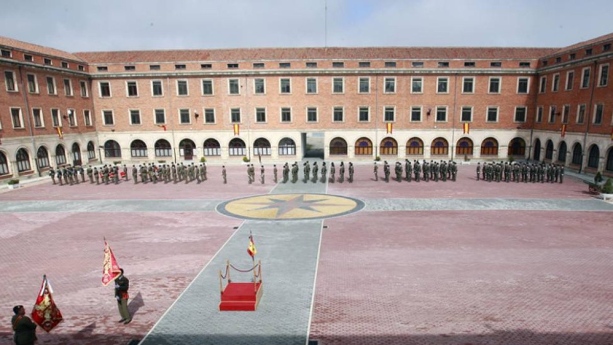 Patio de armas del acuartelamiento ‘Diego Porcelos’.-R. G. O.