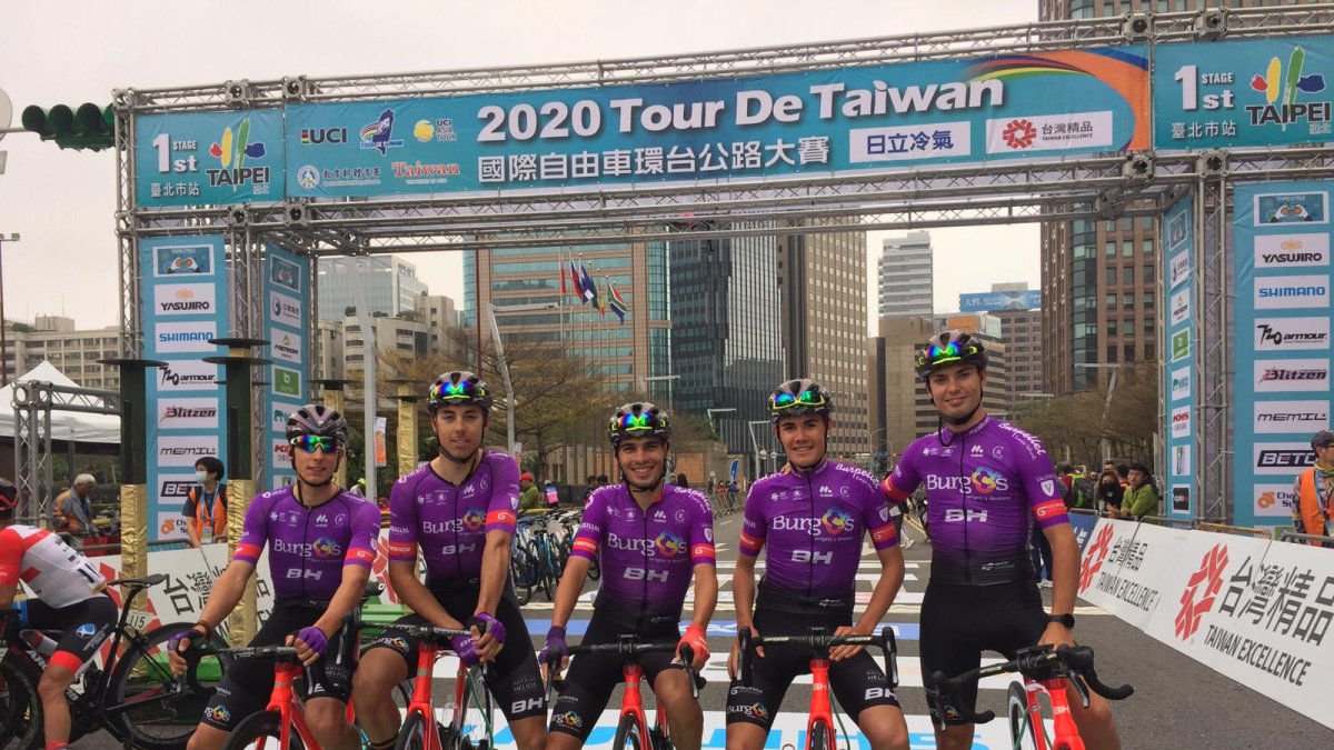 Componentes del Burgos BH en el Tour de Taiwan.