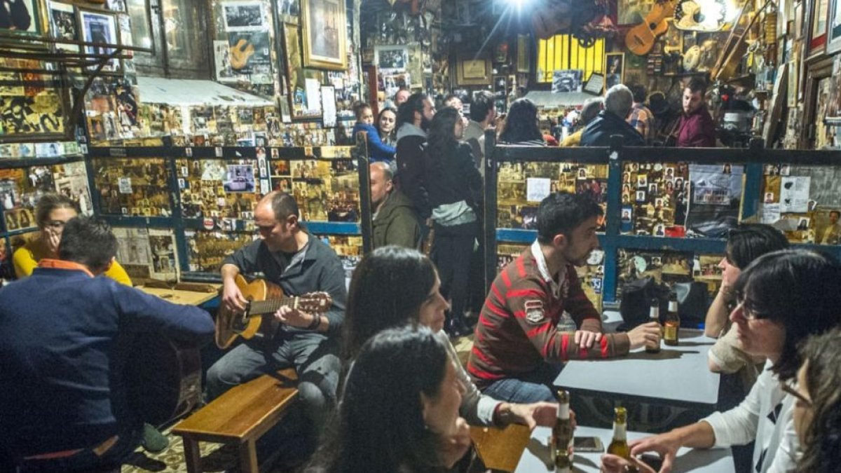 El Patillas, el bar más mítico de Burgos, busca nuevo tabernero. ECB