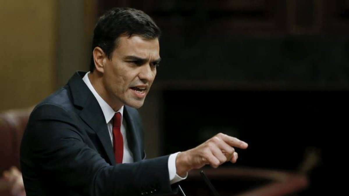 El secretario general del PSOE, Pedro Sánchez, durante su intervención en el pleno del Congreso de los Diputados.-Foto: EFE