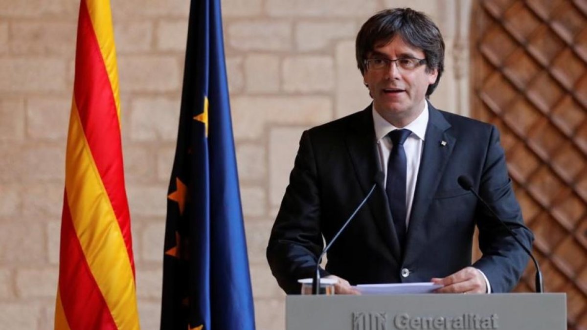 El president Carles Puigdemont, durante su comparecencia en el Palau de la Generalitat.-YVES HERMAN