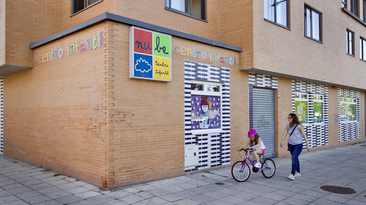Imagen de una escuela infantil cerrada en el entorno de Las Torres. I. L. MURILLO