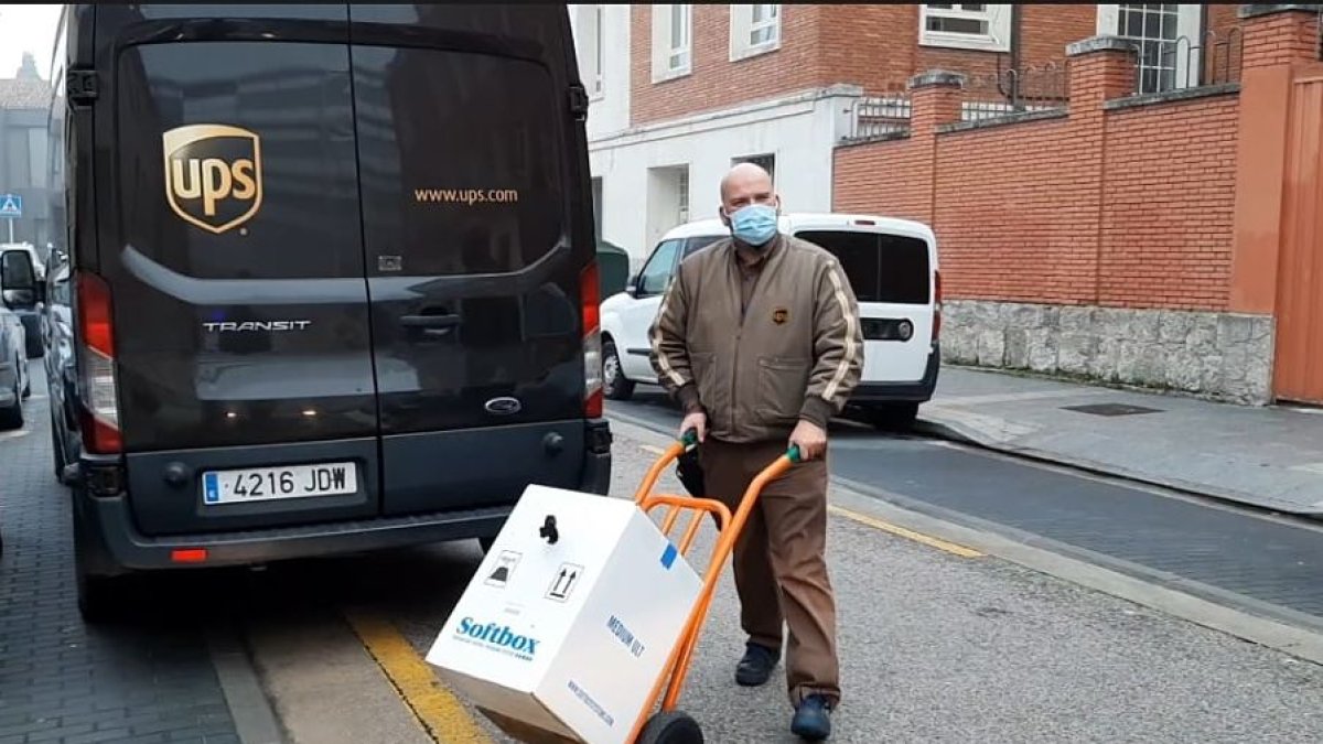 Llegada de las vacunas infantiles al servicio territorial de Sanidad en Burgos. ECB