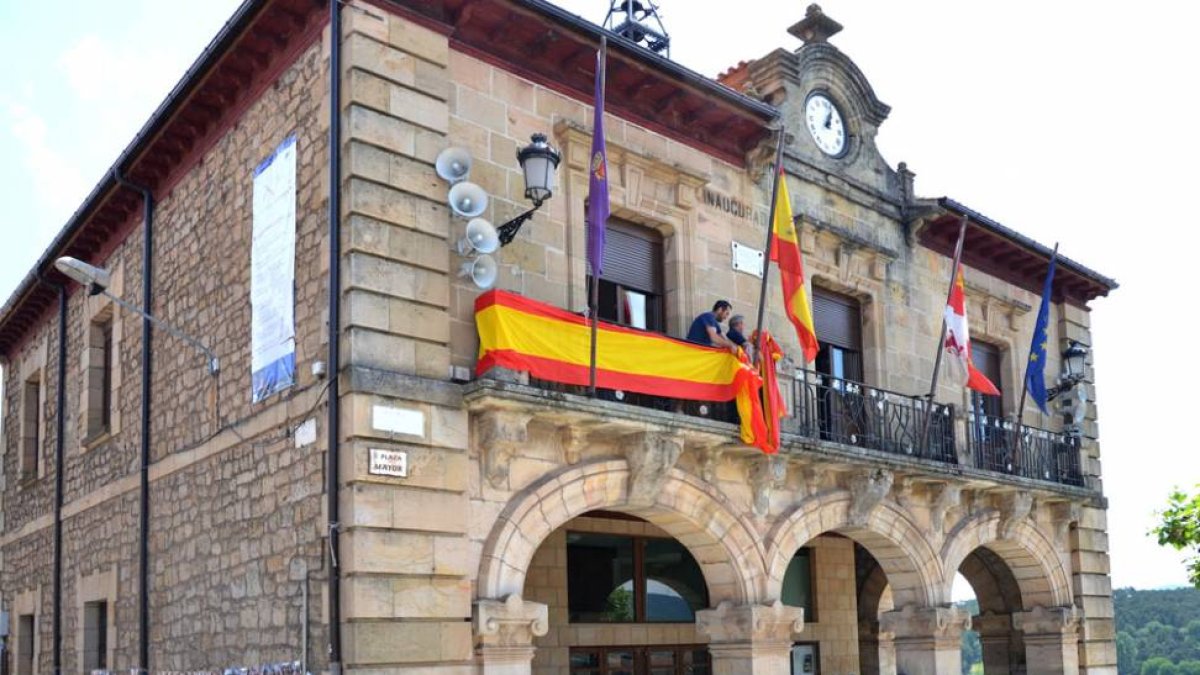 Los quintanariegos no conocerán hasta hoy la definitiva composición de su corporación municipal.-ECB