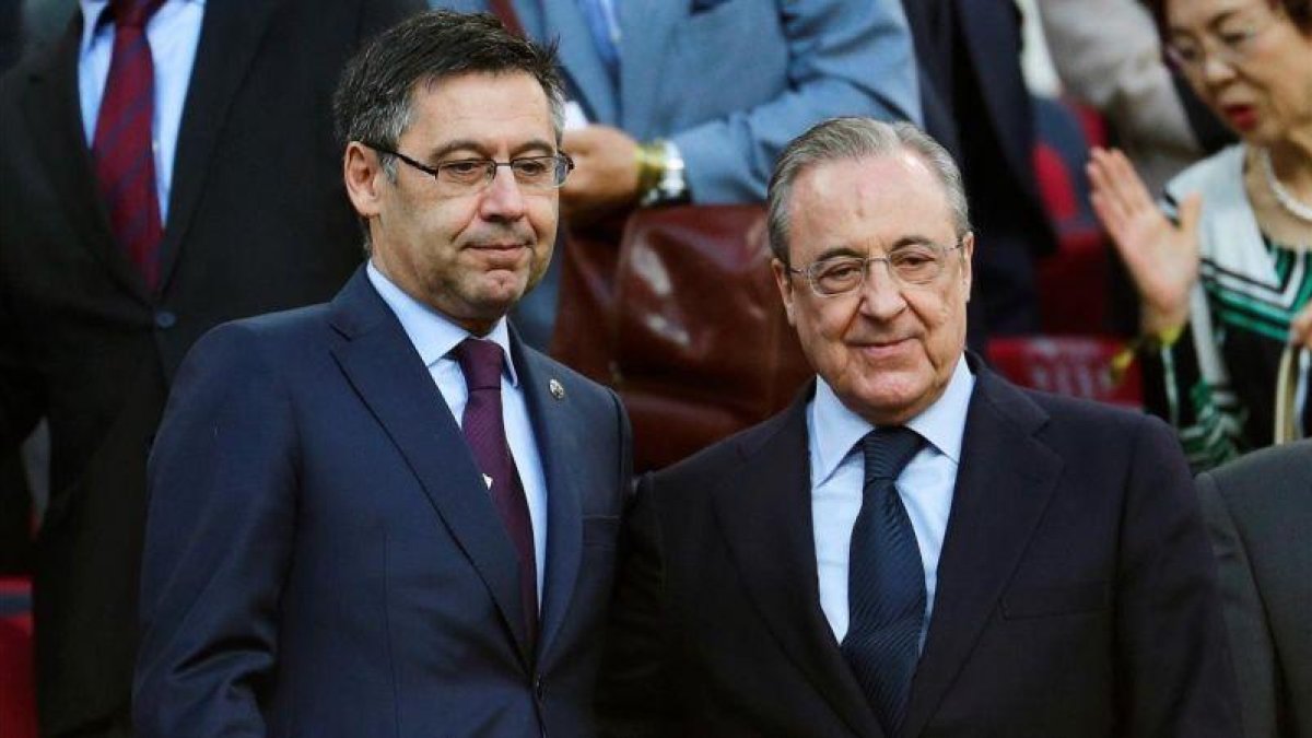 Josep Maria Bartomeu y Florentino Pérez, el domingo en el Camp Nou.-EL PERIÓDICO