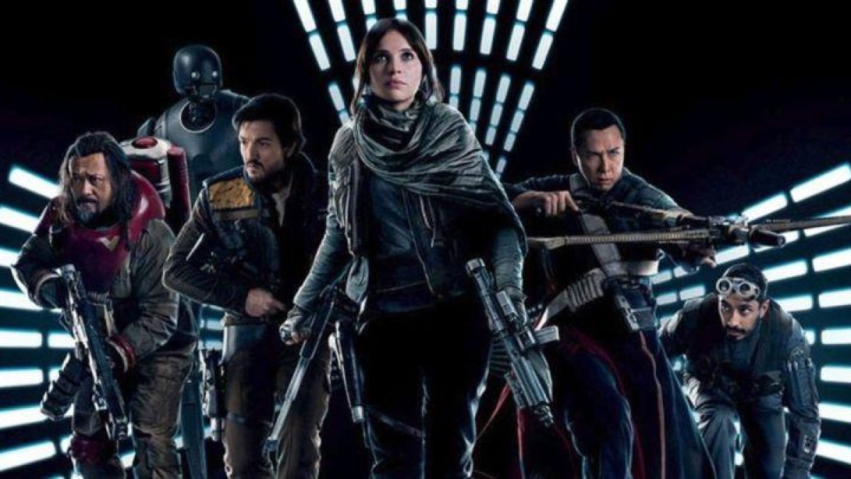 Los buenos de 'Rogue One', con Jyn Erso (Felicity Jones) en primer plano.-