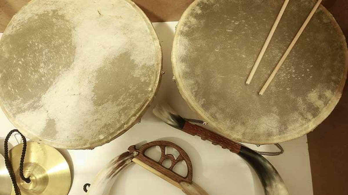 La exposición Sonando Cervantes está en la Casa de Cultura de Gamonal hasta el sábado.-Raúl Ochoa