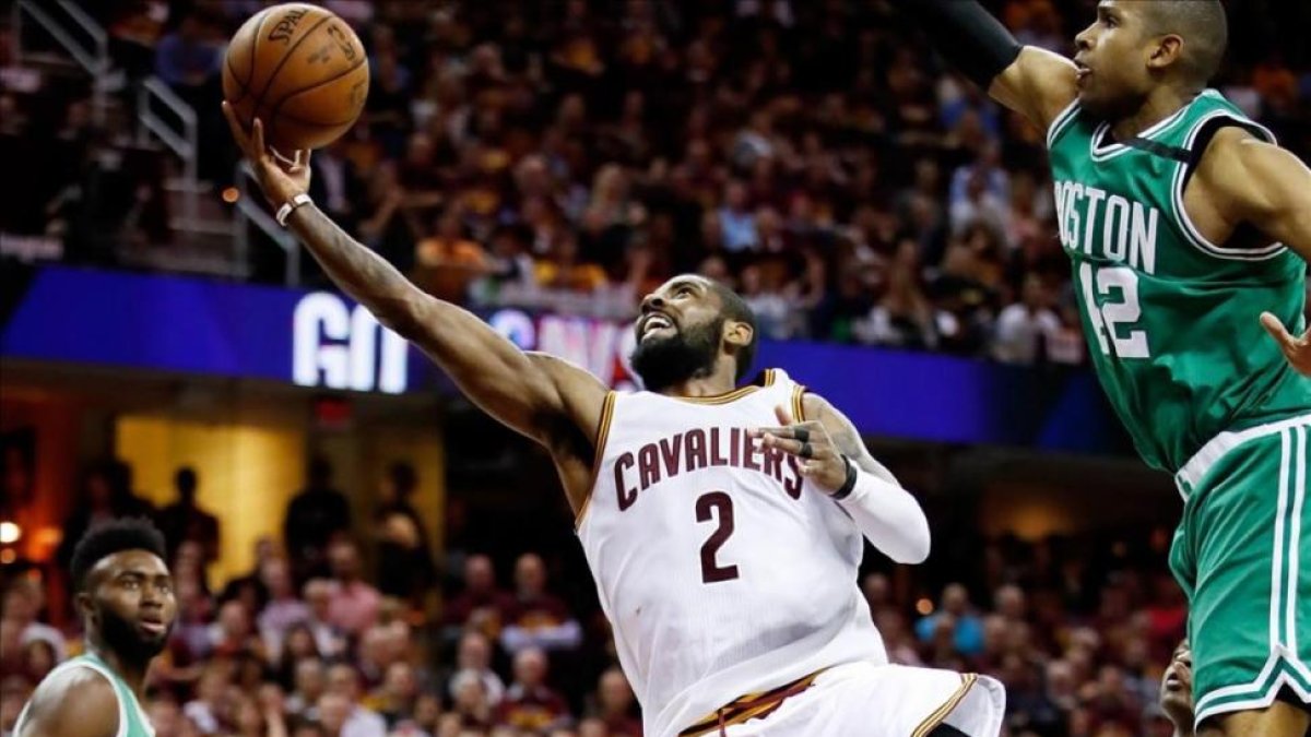 Kyrie Irving alcanzó su máxima anotación de siempre en los play-offs de la NBA con 42 puntos.-GREGORIO BORGIA