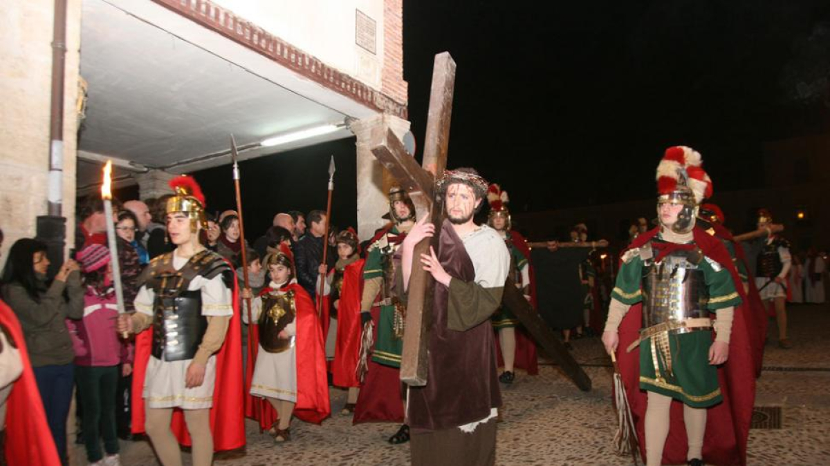 La Pasión Viviente convierte al público en testigo de los últimos días de Jesús.-ECB