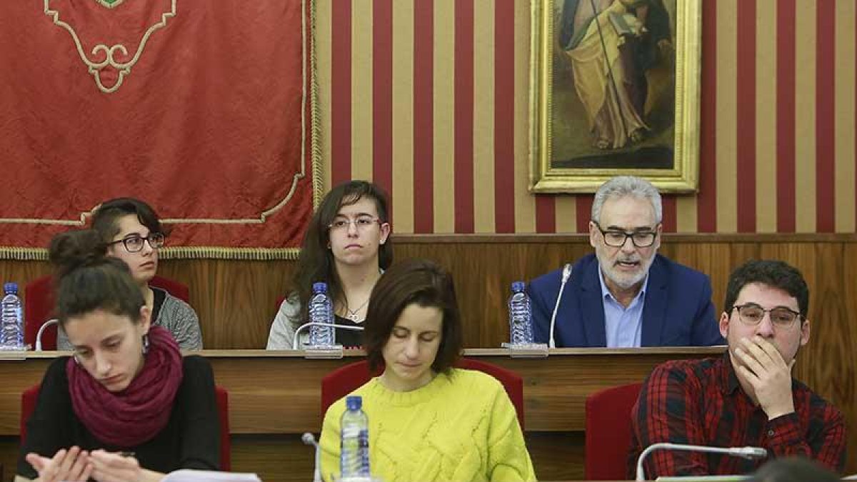 Los seis concejales de Imagina durante la sesión plenaria del pasado viernes.-RAÚL G. OCHOA