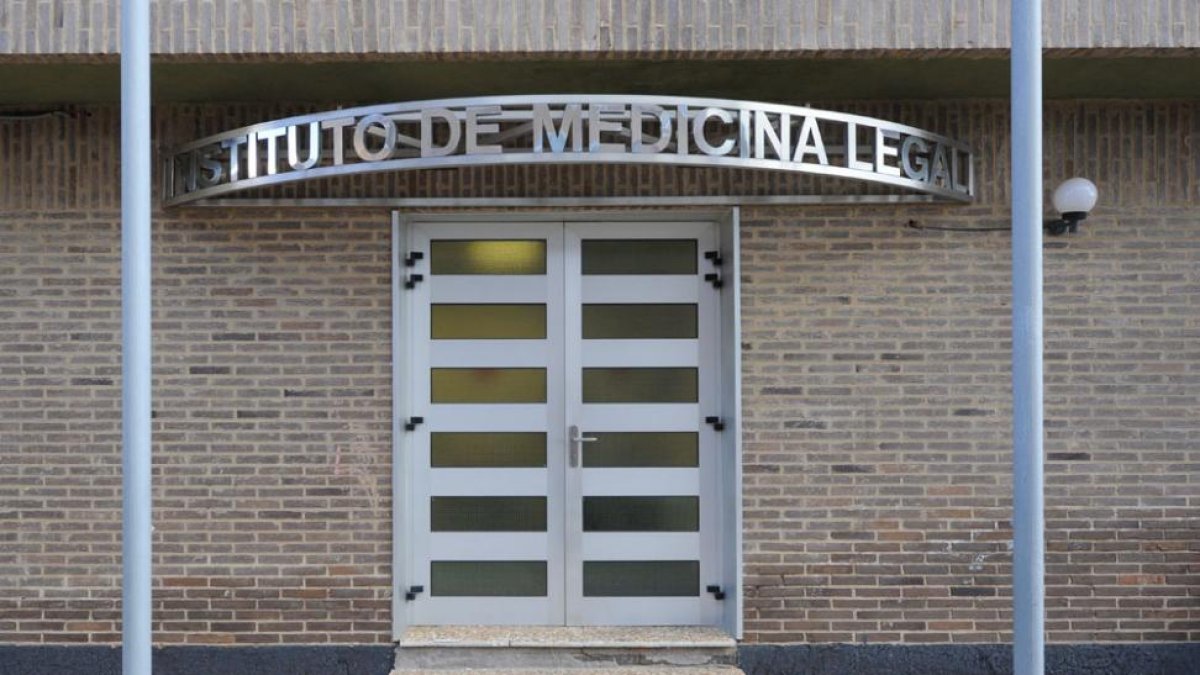 Imagen de la entrada principal del Instituto de Medicina Legal.-ISRAEL L. MURILLO