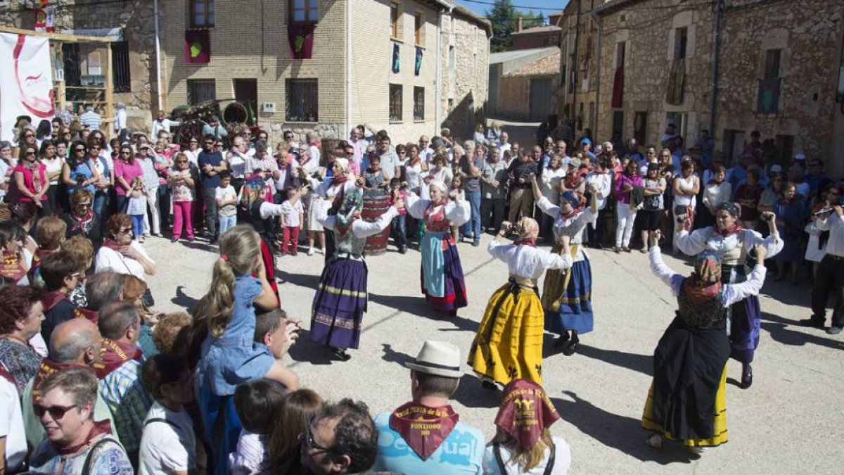 El evento reunió a una gran cantidad de asistentes que disfrutaron de una jornada que incluyó danzas típicas de la zona.-RICARDO ORDÓÑEZ (ICAL)
