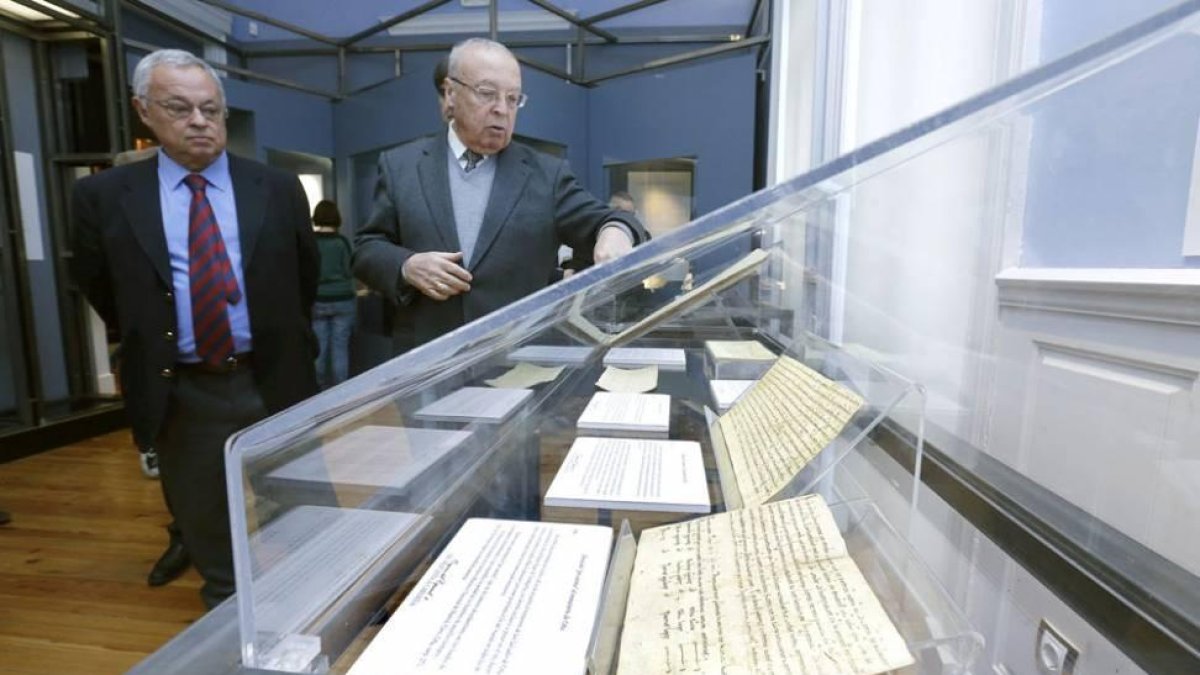 Santonja (i) en el Instituto de la Lengua.-RAÚL OCHOA