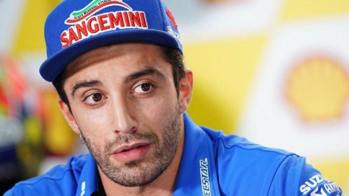 Adrea Iannone (Suzuki), al responder hoy sobre las cinco cosas imprescindibles en su mochila de viaje-ALEJANDRO CERESUELA