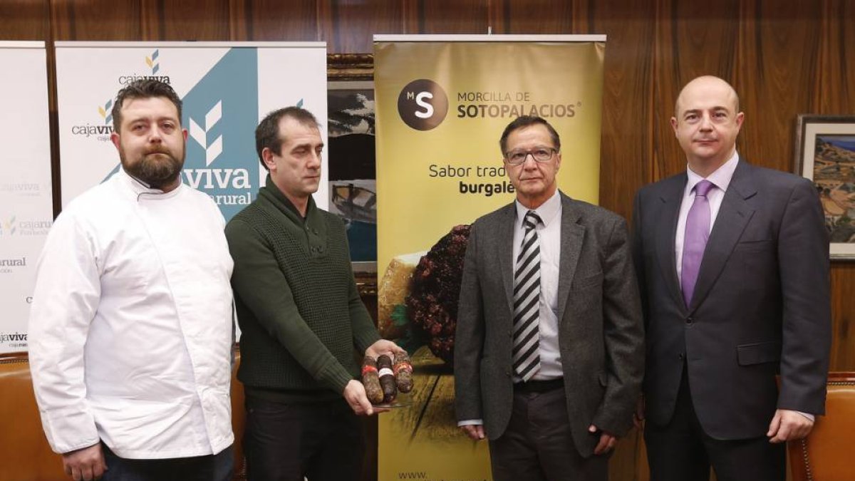 (De izq. a dcha.), Cucho Íñiguez, Pedro María González, Ángel Garzón y Raúl Bellostas, durante la presentación-R. O.