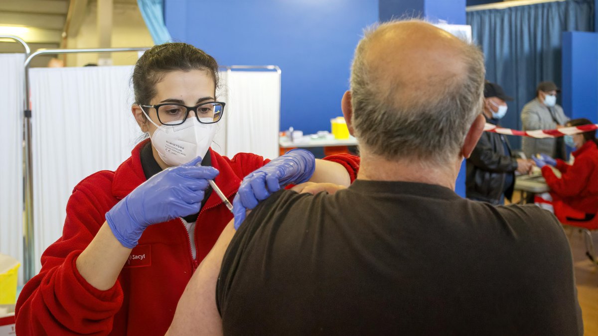 Imagen de vacunaciones. SANTI OTERO