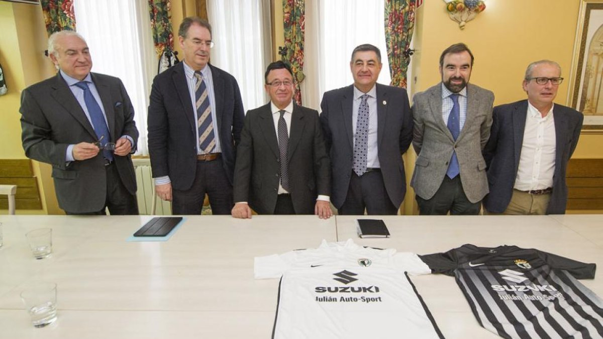 La candidatura ‘Ahora sí, Burgos CF’ presentó ayer a sus dos nuevas incorporaciones, Julián Alonso y Rodrigo Santidrián-Israel L. Murillo