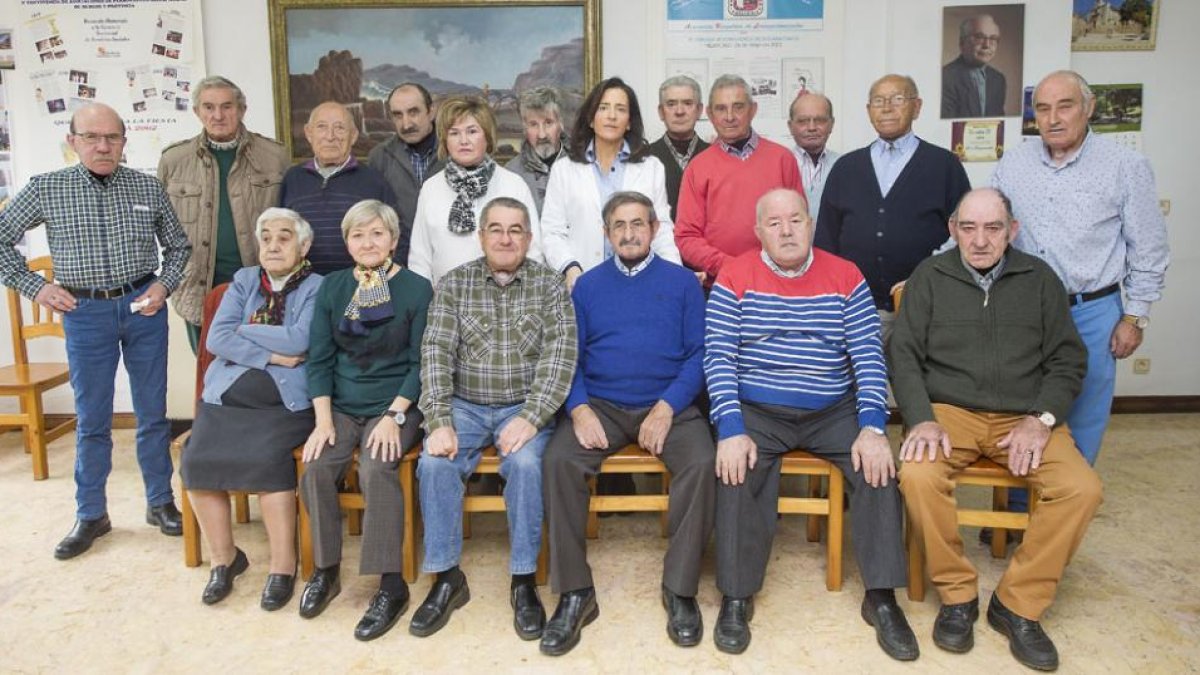 Imagen de miembros de la asociación en la sede.-ISRAEL L. MURILLO