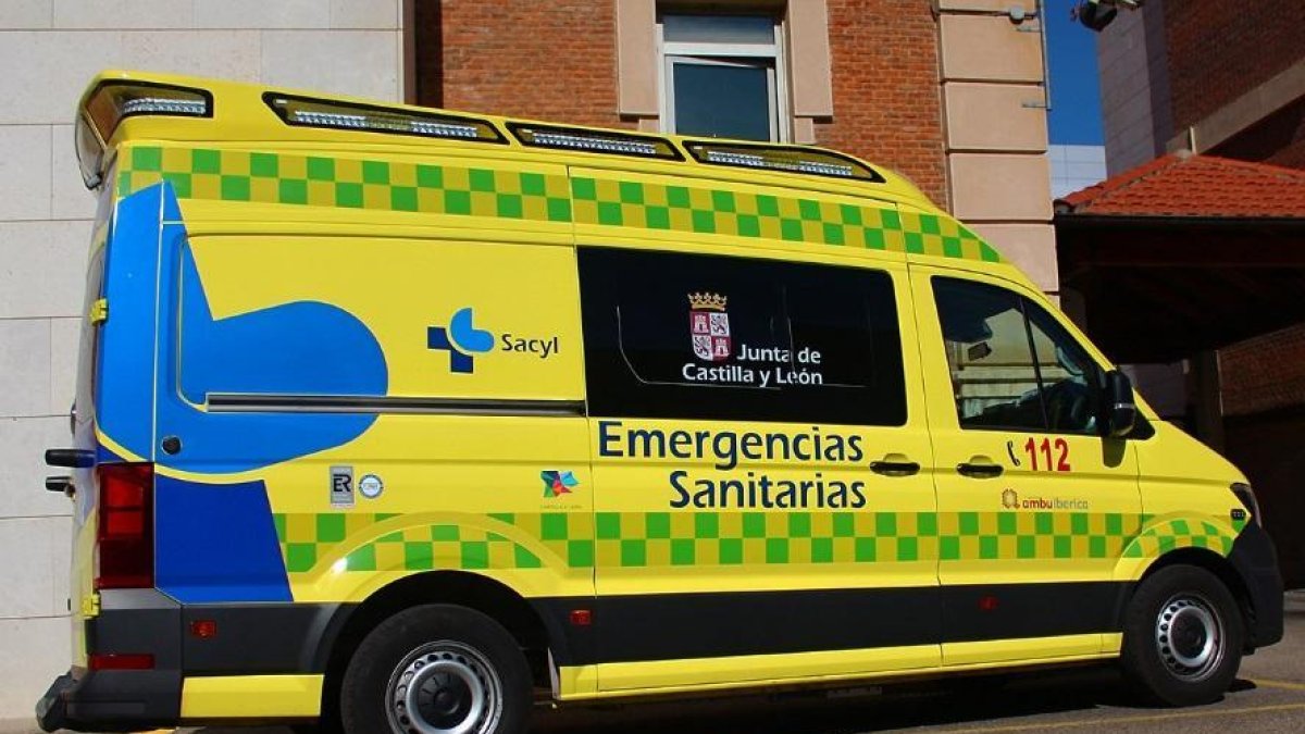 Imagen de una ambulancia de Sacyl. ECB